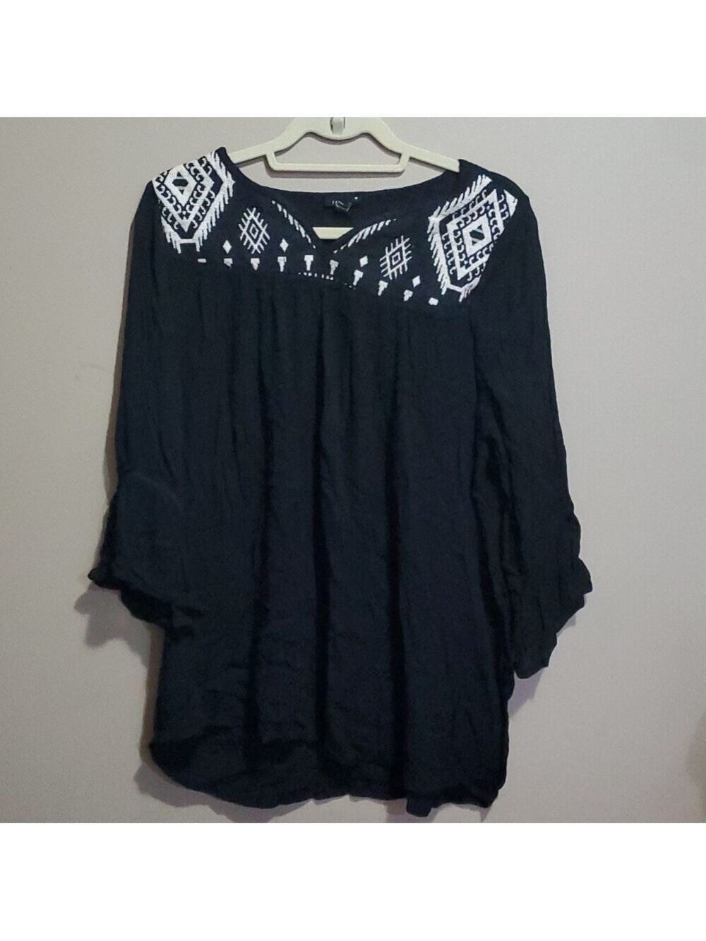 Forever 21 sweater size medium